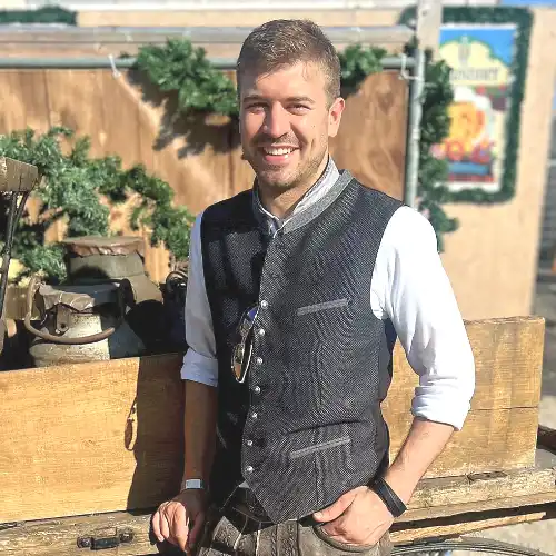 Ludwig Albrecht, Teil der Steuerkanzlei Hans Albrecht in München, bietet fachkundige Steuerberatung und steuerrechtliche Unterstützung für Unternehmen und Einzelunternehmer. Mit Expertise in Steuerrecht München, Existenzgründungsberatung und langfristiger Mandatsbetreuung hilft er, steuerliche Problemfelder zu meistern und unterstützt bei allen Steuerfragen.